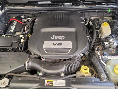 Used 2014 Jeep Wrangler Unlimited Rubicon w/ Connectivity Group AWD/4WD image 30