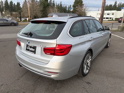 Used 2017 BMW 330i xDrive Wagon image 9