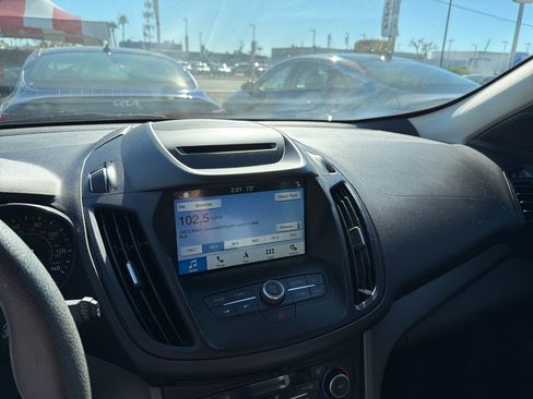 Used 2018 Ford Escape SE w/ SE Sync 3 Package image 6