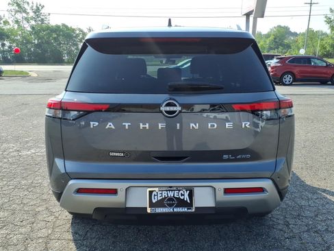 Used 2025 Nissan Pathfinder SL AWD/4WD image 5