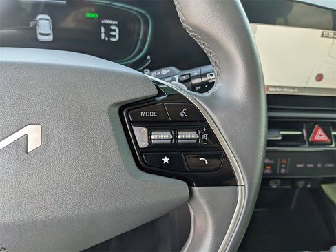 Certified 2024 Kia Niro EX Touring image 31