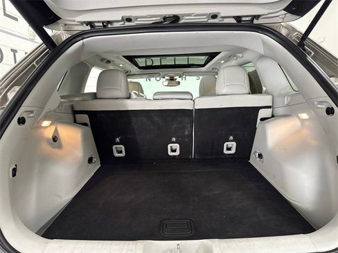 Used 2019 Jeep Cherokee Limited w/ Trailer Tow Group image 6