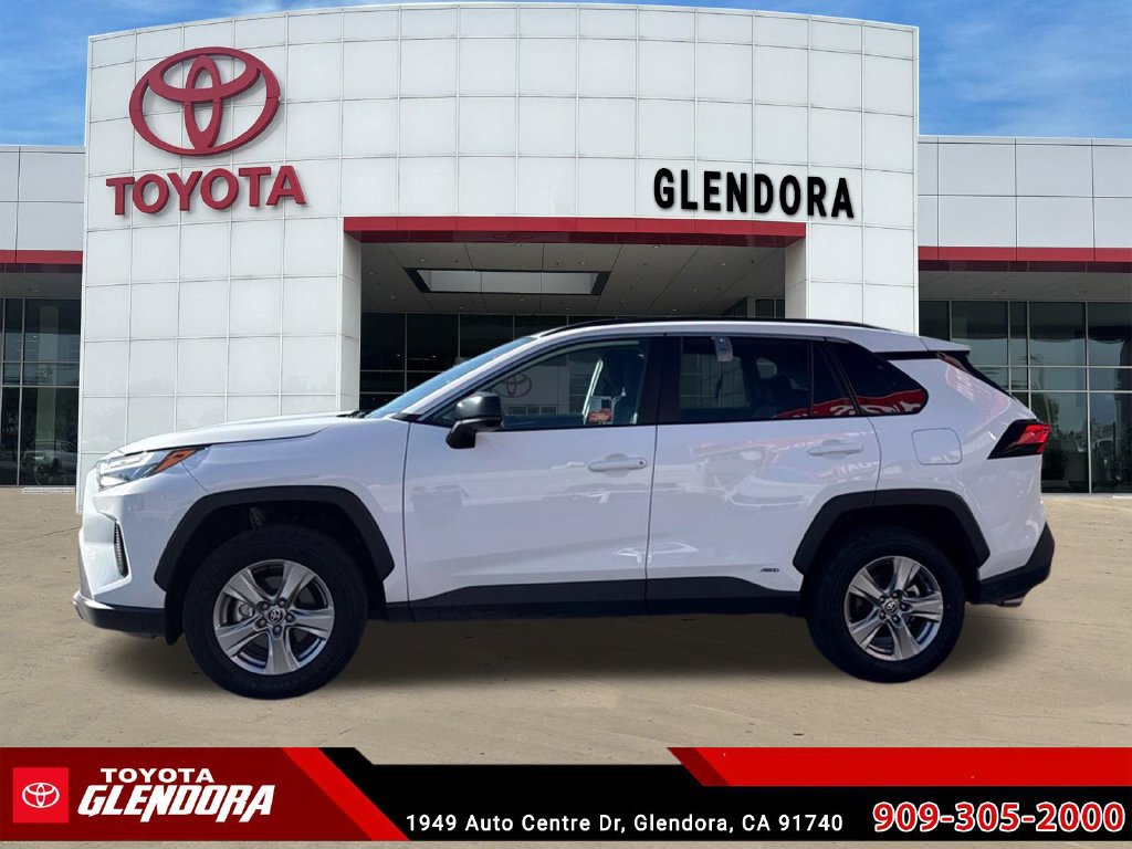 Used 2025 Toyota RAV4 LE AWD/4WD image 6