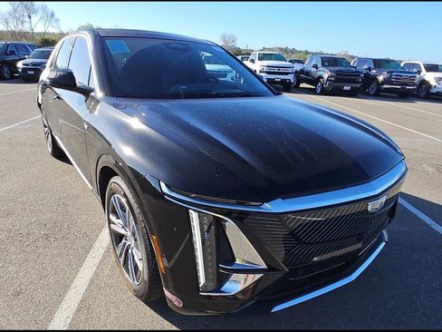 Used 2024 Cadillac Lyriq Luxury RWD image 2