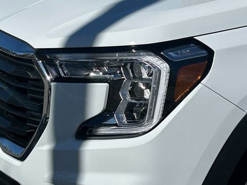 Used 2023 GMC Terrain SLE image 10