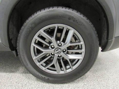Used 2023 Nissan Rogue S AWD/4WD image 11