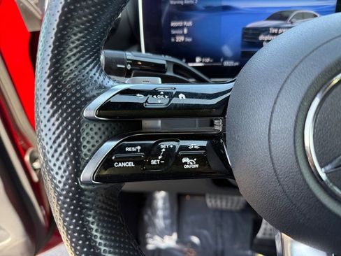 Used 2024 Mercedes-Benz GLC 300 4MATIC image 23