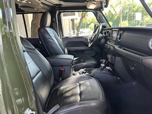 Used 2021 Jeep Gladiator Overland w/ Popular Equipment Package AWD/4WD image 26