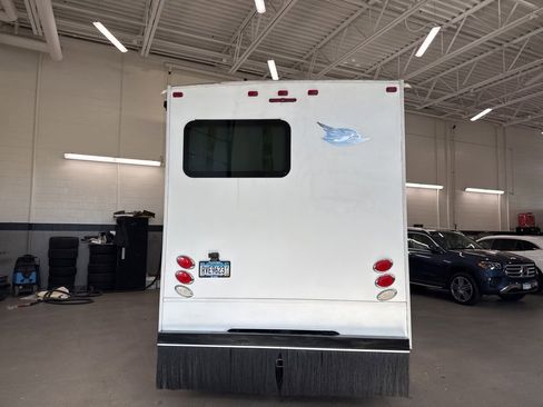 Used 2016 Mercedes-Benz Sprinter 3500 image 4
