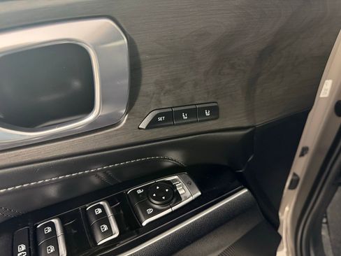 Used 2025 Kia Sorento SX Prestige image 11