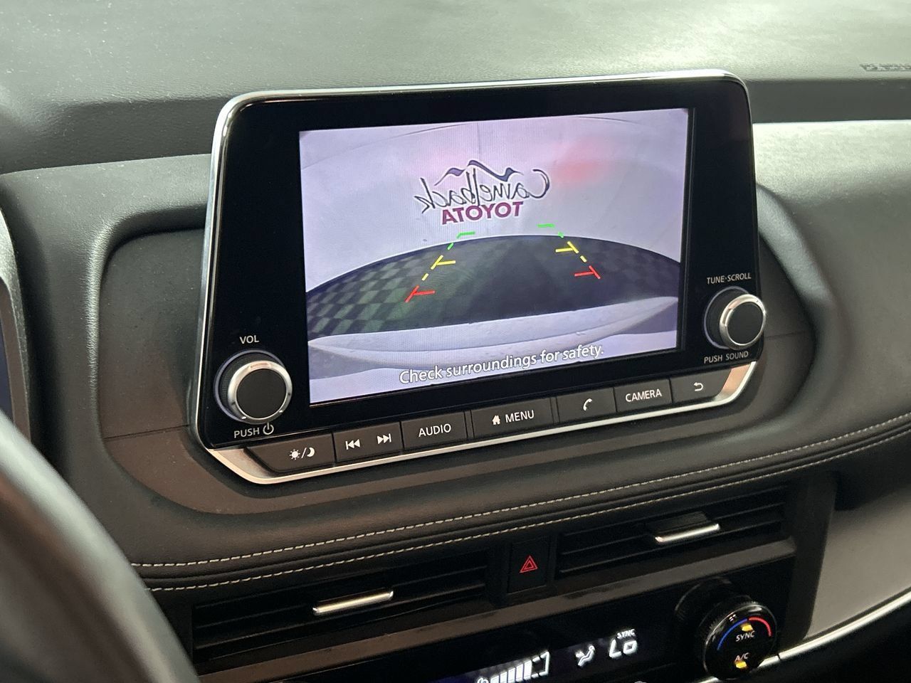 Used 2025 Nissan Rogue SV FWD image 18