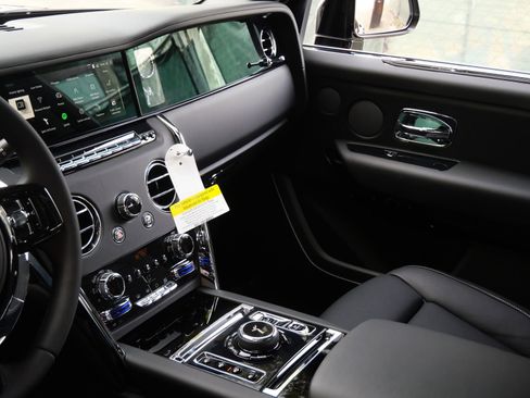 New 2026 Rolls-Royce Cullinan AWD/4WD image 25