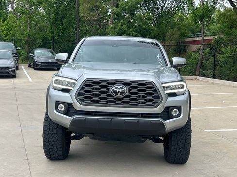 Used 2022 Toyota Tacoma TRD Off-Road image 2