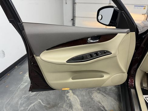 Used 2015 INFINITI QX50 Journey w/ Premium Package image 10