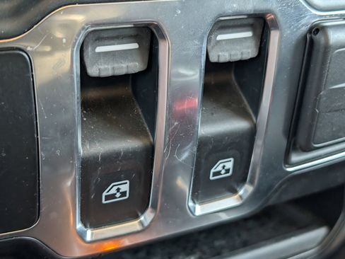 Used 2022 Jeep Wrangler Willys image 13