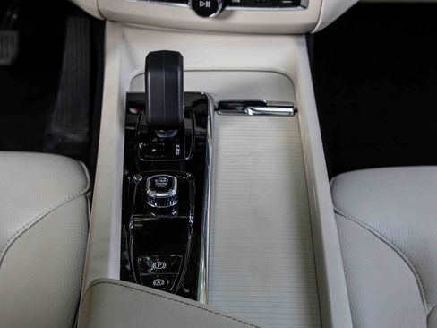 Used 2023 Volvo XC60 T8 Core image 12