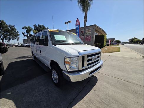 Used 2013 Ford E-150 and Econoline 150 Wagon RWD image 3