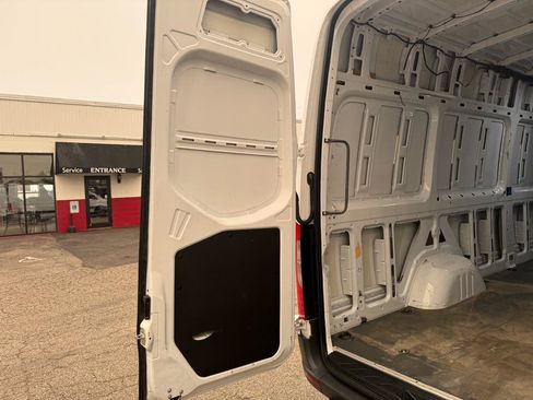 Used 2020 Mercedes-Benz Sprinter 2500 image 25