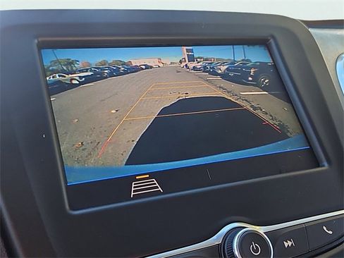 Used 2021 Chevrolet Equinox LT image 16