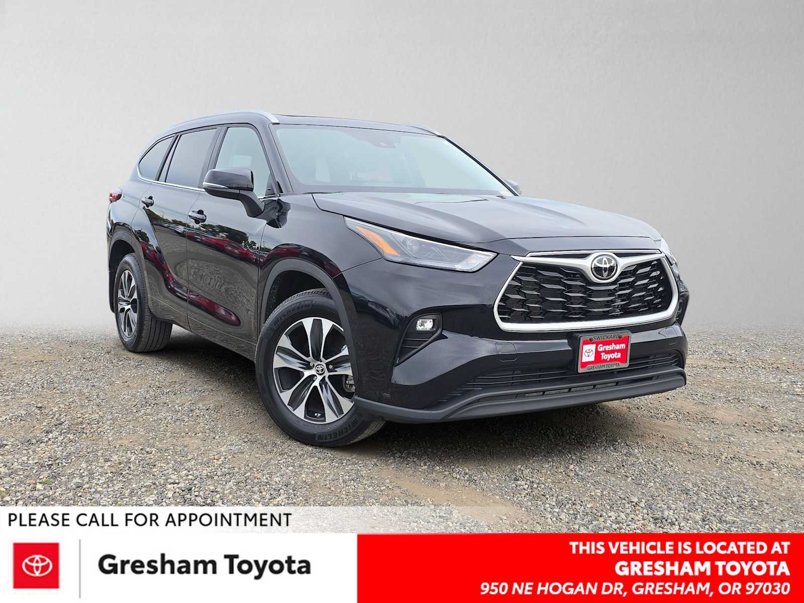 Used 2023 Toyota Highlander XLE AWD/4WD image 1