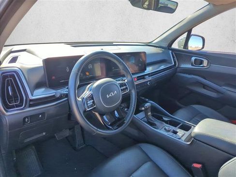 Used 2024 Kia Sorento S image 8