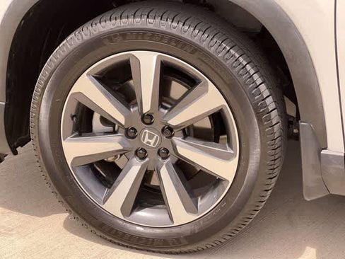 Certified 2023 Honda Pilot Touring image 9