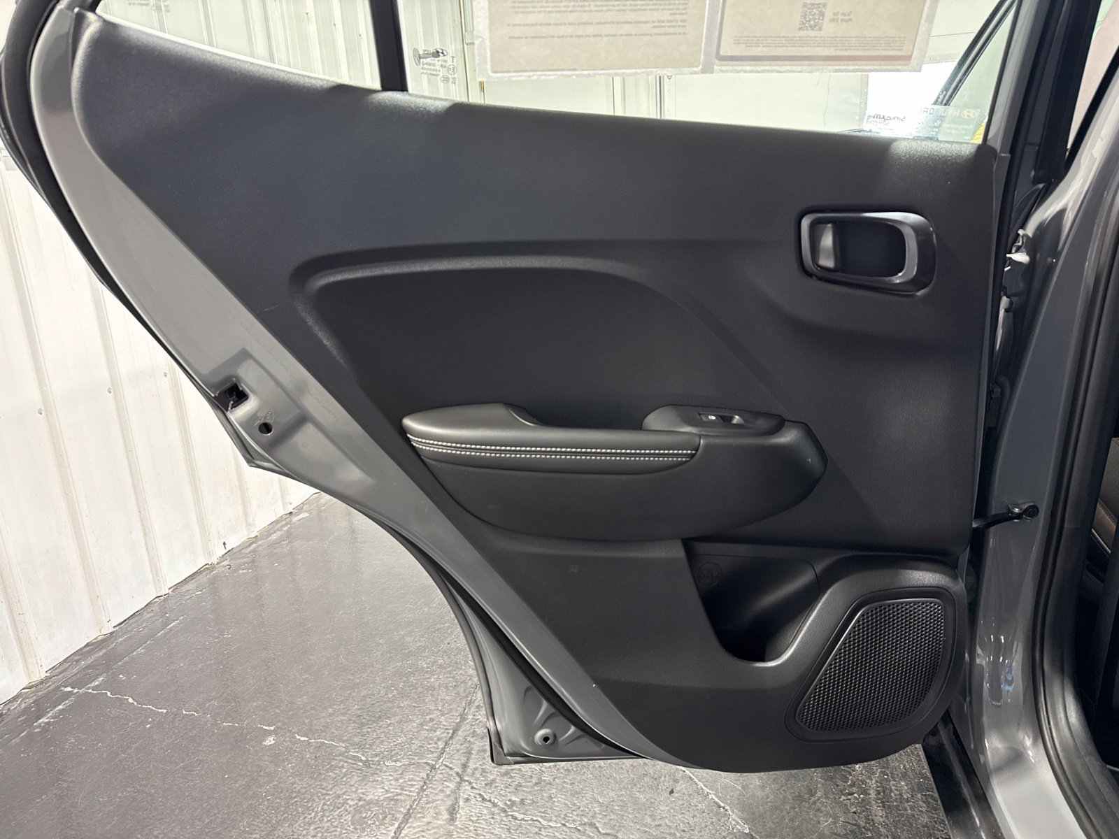 Used 2022 Hyundai Venue Limited FWD image 19