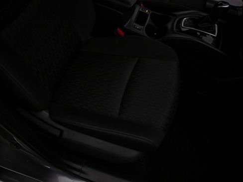 Used 2019 Nissan Rogue SV image 17