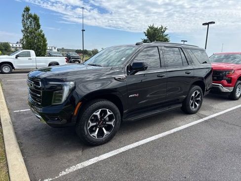 Used 2025 GMC Yukon AT4 AWD/4WD image 2