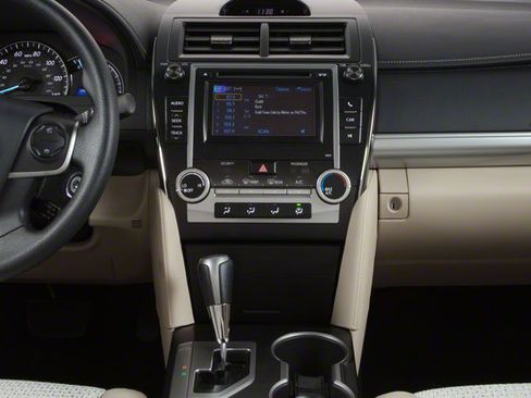 Used 2012 Toyota Camry LE FWD image 10