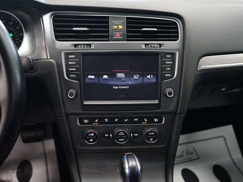 Used 2016 Volkswagen e-Golf SEL Premium image 7