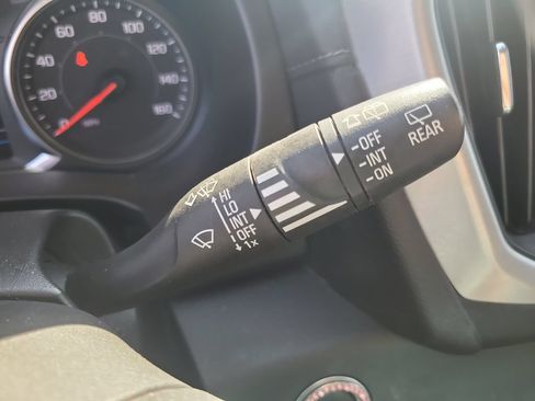 Used 2023 GMC Terrain SLE FWD image 32