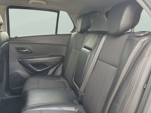 Used 2018 Chevrolet Trax LT w/ LT Convenience Package AWD/4WD image 16