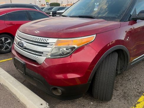 Used 2015 Ford Explorer XLT w/ Equipment Group 202B FWD image 2