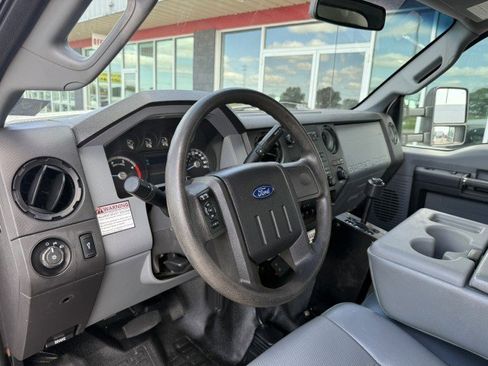 Used 2016 Ford F550 4x4 Regular Cab Super Duty image 21