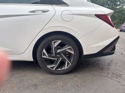 Certified 2024 Hyundai Elantra Limited FWD image 9