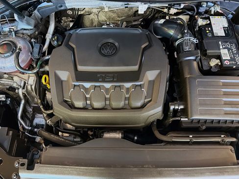 Used 2024 Volkswagen Tiguan SE w/ Panoramic Sunroof Package image 32