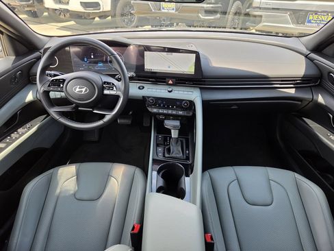 Used 2025 Hyundai Elantra Limited FWD image 38