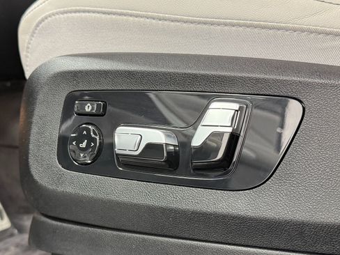 Used 2024 BMW X7 xDrive40i w/ Premium Excellence Package AWD/4WD image 42