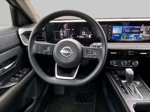 Used 2025 Nissan Kicks SV AWD/4WD image 10