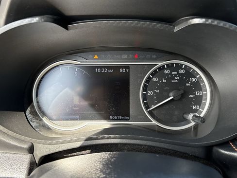 Used 2020 Nissan Versa SR image 12