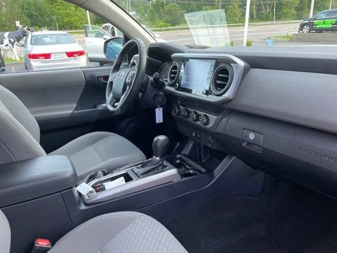 Used 2020 Toyota Tacoma SR5 AWD/4WD image 7