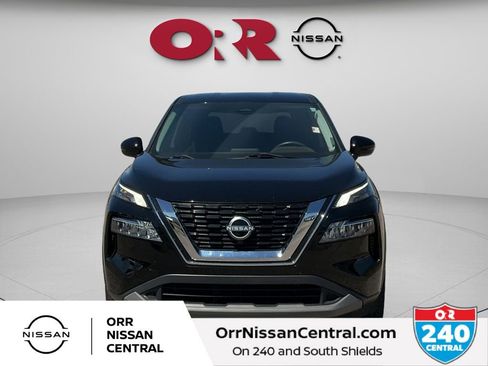 Used 2023 Nissan Rogue SV image 2