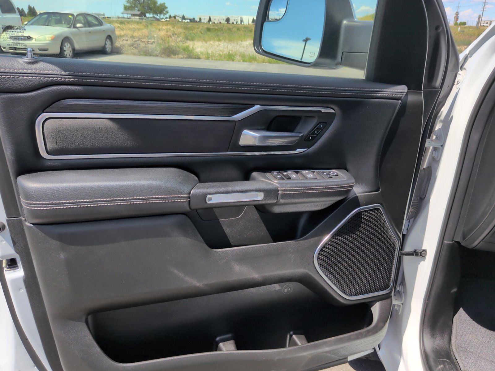 Used 2024 RAM 1500 Laramie AWD/4WD image 18