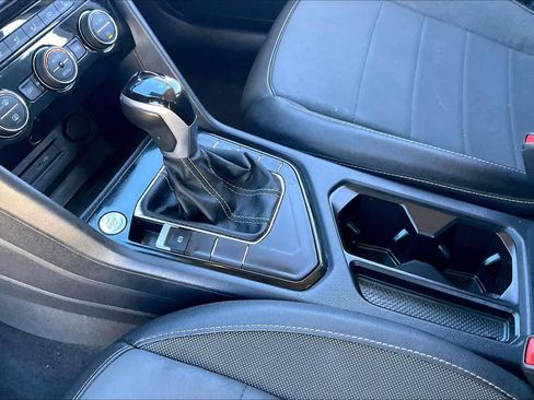 Used 2024 Volkswagen Taos SE image 16