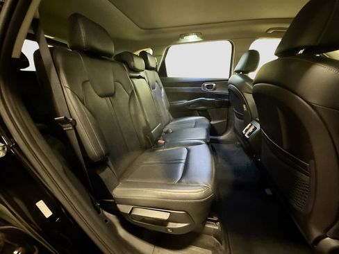 Used 2022 Kia Sorento S w/ Panoramic Sunroof Package image 37