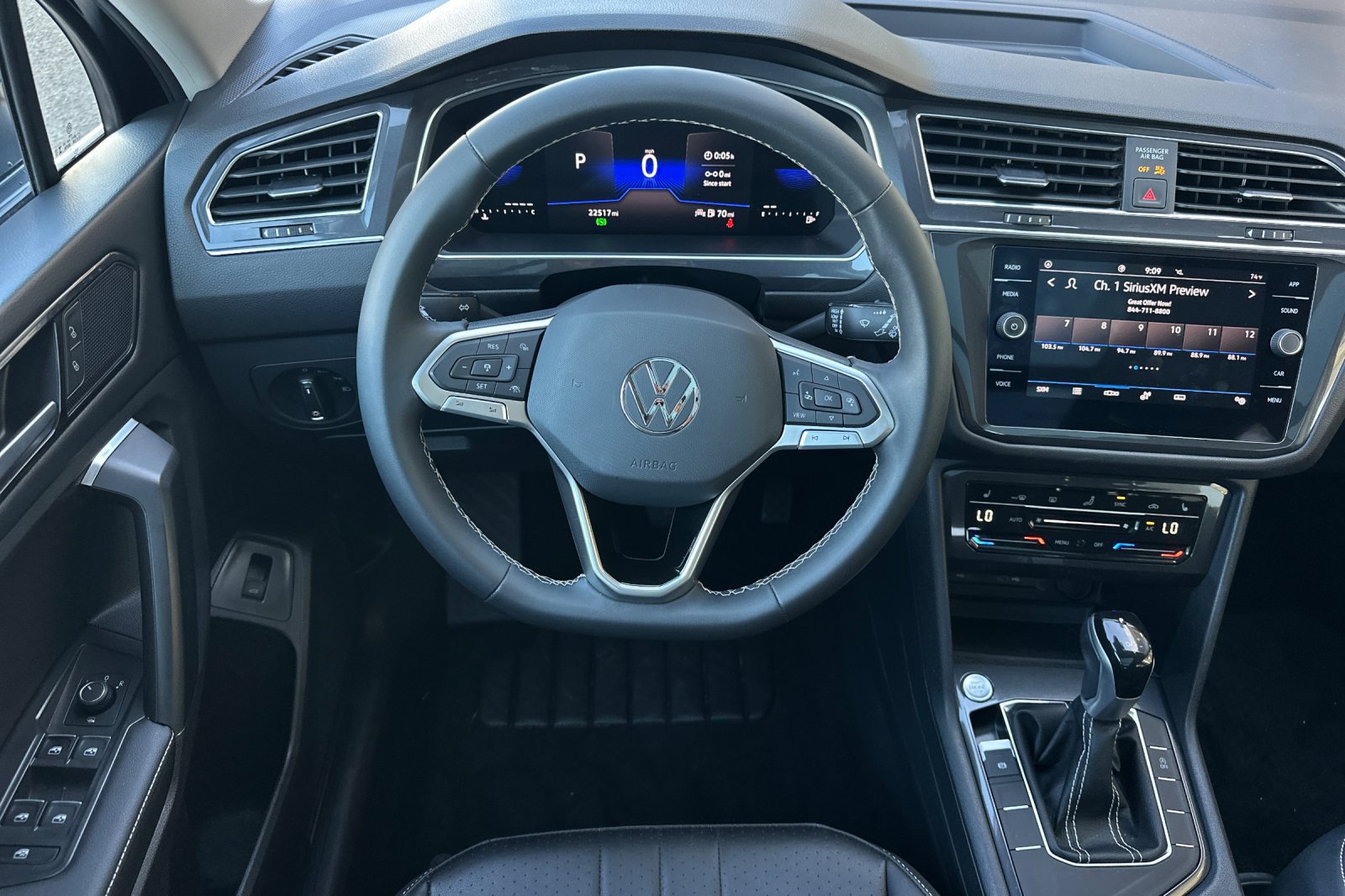 Used 2023 Volkswagen Tiguan SE w/ Panoramic Sunroof Package FWD image 14