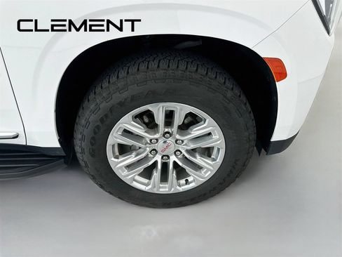 Used 2024 GMC Yukon XL SLT AWD/4WD image 38