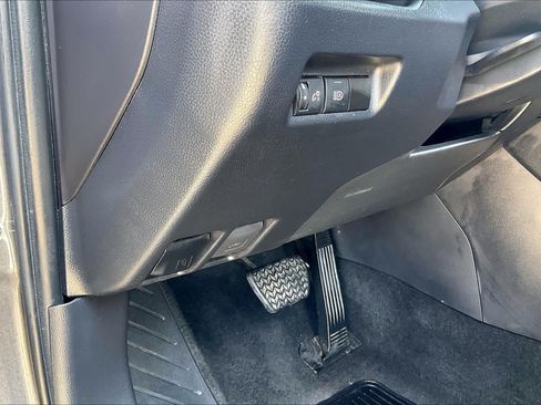 Used 2024 Toyota RAV4 XLE FWD image 35