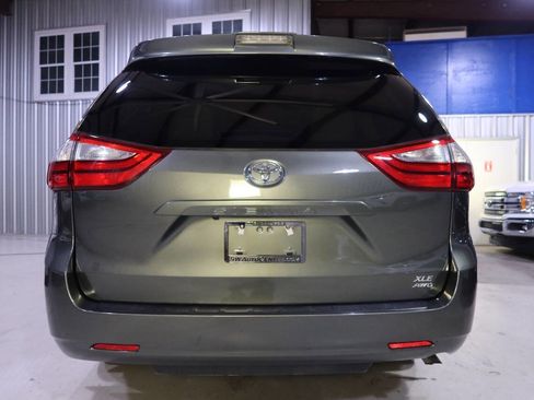 Used 2018 Toyota Sienna XLE w/ Protection Package image 4